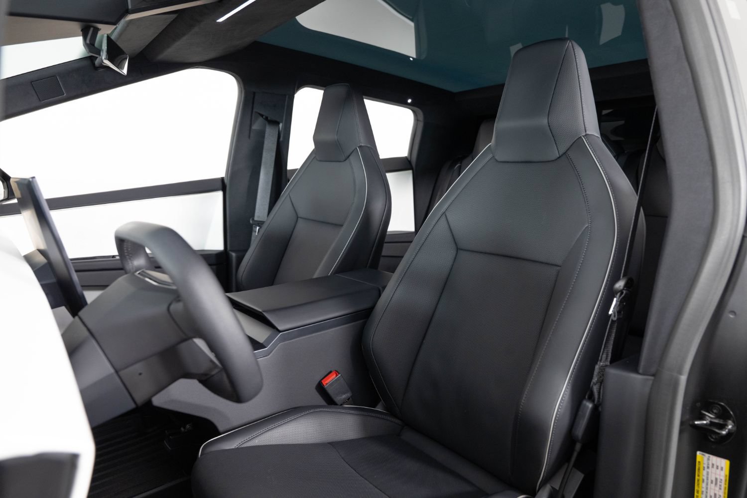 Used 2024 Tesla Cybertruck AWD Crew Cab image 16