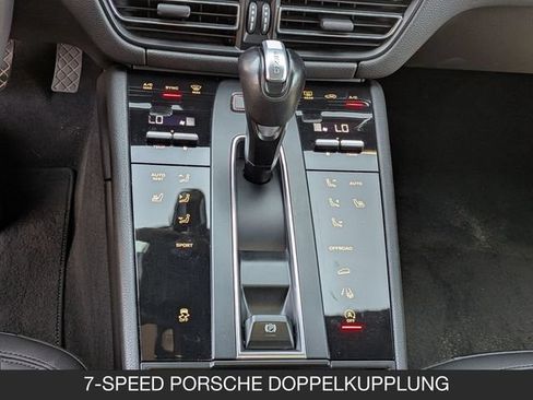 Used 2023 Porsche Macan AWD/4WD image 18