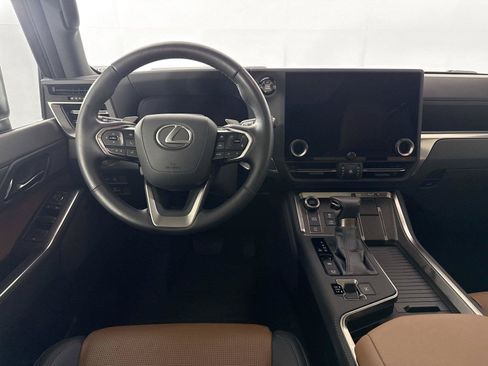Used 2025 Lexus GX 550 w/ Accessory Package (2T) AWD/4WD image 32