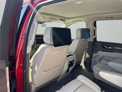 Used 2024 GMC Yukon Denali w/ Denali Reserve Package image 18