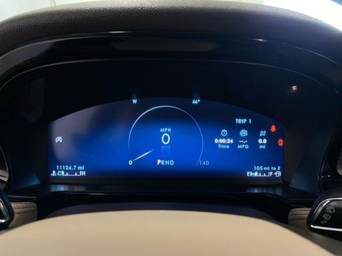 Used 2024 Lincoln Corsair AWD image 20