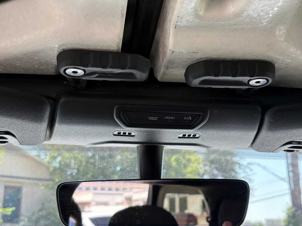 Used 2022 Jeep Wrangler Unlimited Rubicon w/ LED Lighting Group AWD/4WD image 23