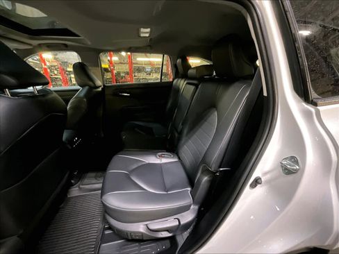 Used 2023 Toyota Highlander XLE image 15