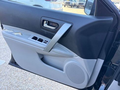 Used 2011 Nissan Rogue SV w/ SL Pkg image 20