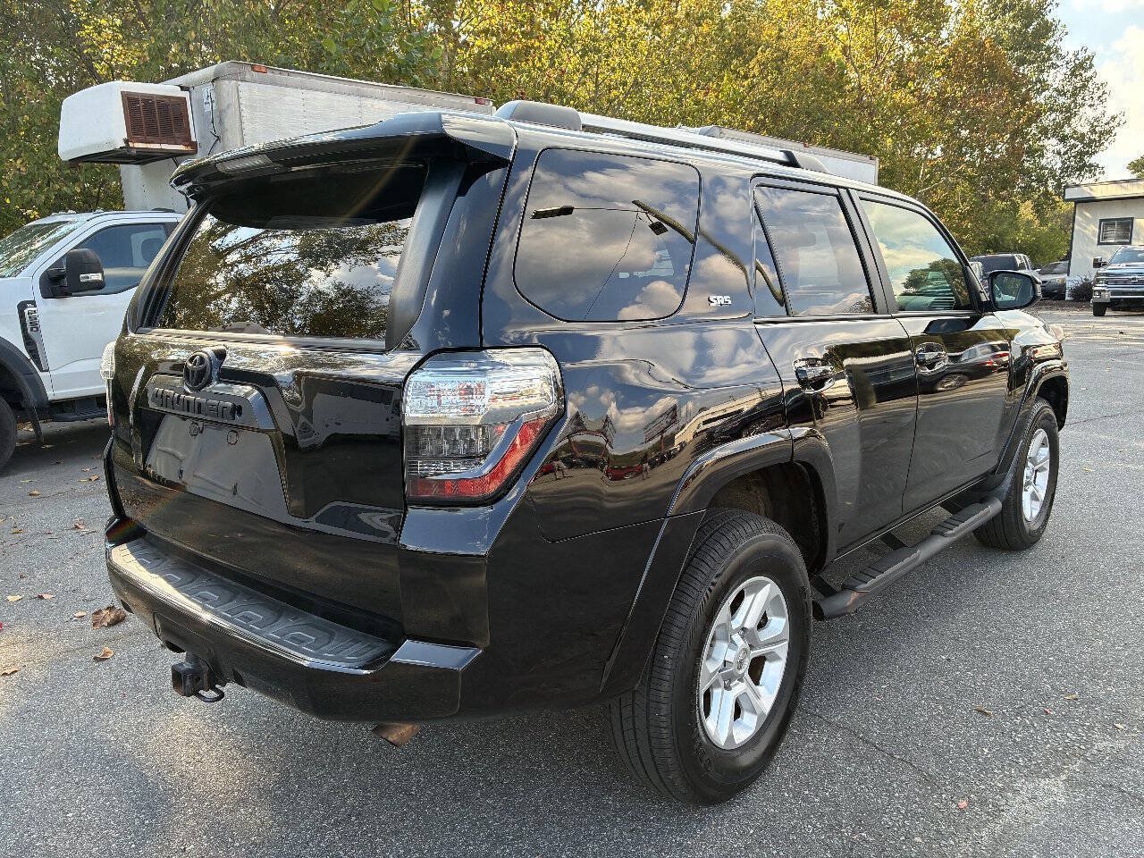 Used 2019 Toyota 4Runner SR5 AWD/4WD image 7