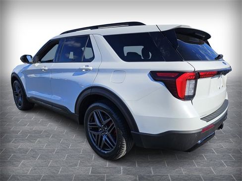 Used 2025 Ford Explorer ST-Line w/ ST-Line Street Pack image 5