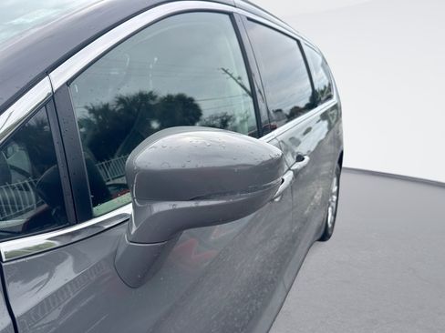 Used 2022 Chrysler Pacifica Touring-L FWD image 12