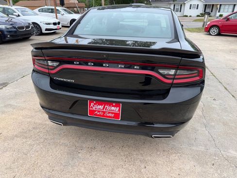 Used 2021 Dodge Charger SXT w/ Leather Interior Group RWD image 6