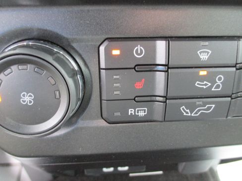 Used 2018 Ford F150 XLT w/ Equipment Group 302A Luxury AWD/4WD image 22