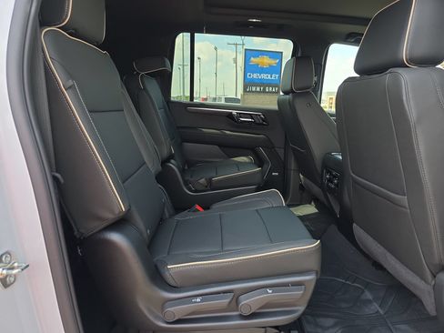 New 2026 Chevrolet Suburban Premier w/ Sun And Tow Package AWD/4WD image 14