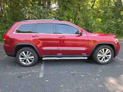 Used 2013 Jeep Grand Cherokee Laredo AWD/4WD image 7
