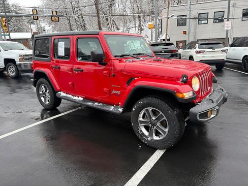 Used 2019 Jeep Wrangler Unlimited Sahara image 3