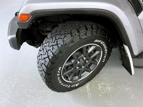 Used 2021 Jeep Gladiator Overland AWD/4WD image 23