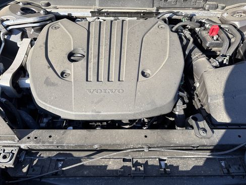 Used 2025 Volvo XC60 B5 Plus image 34