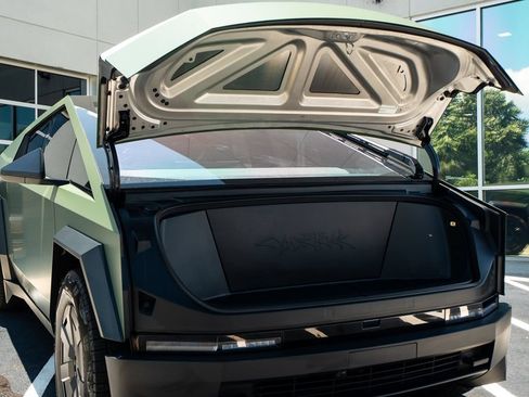 Used 2024 Tesla Cybertruck AWD Crew Cab image 6