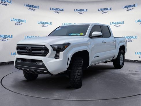 Used 2024 Toyota Tacoma SR5 AWD/4WD image 11