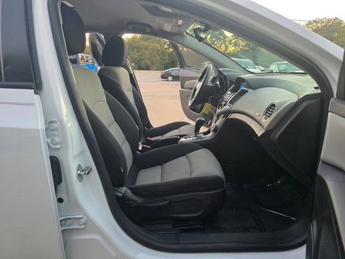 Used 2016 Chevrolet Cruze LS image 20