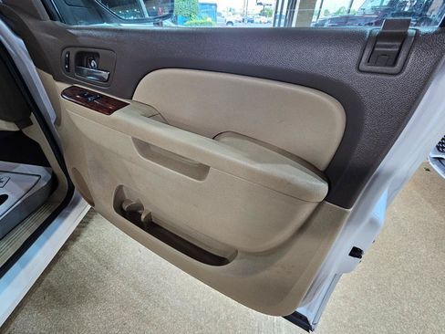 Used 2011 Chevrolet Tahoe LT w/ Luxury Package RWD image 9