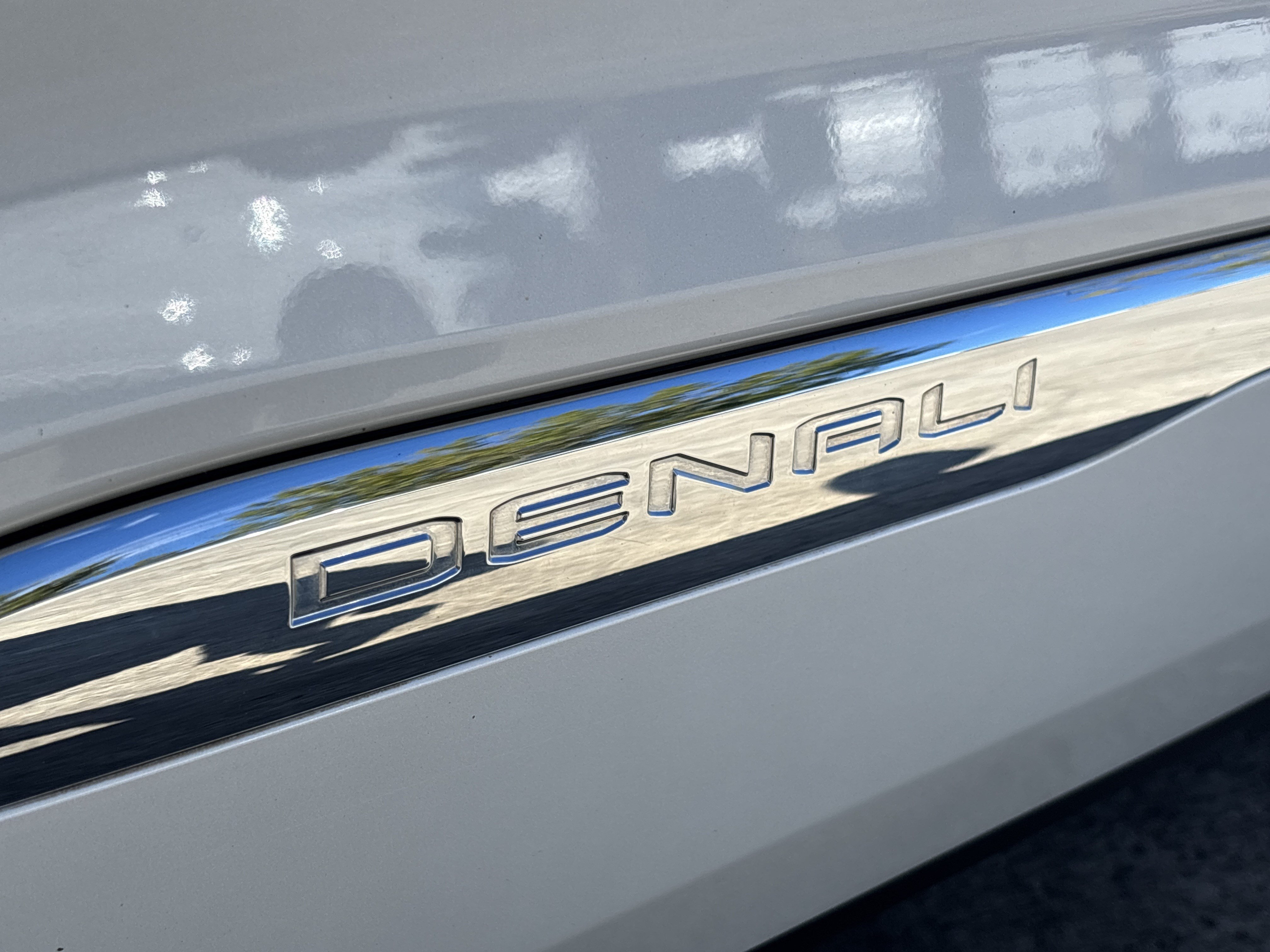 Used 2022 GMC Acadia Denali w/ Denali Ultimate Package FWD image 10