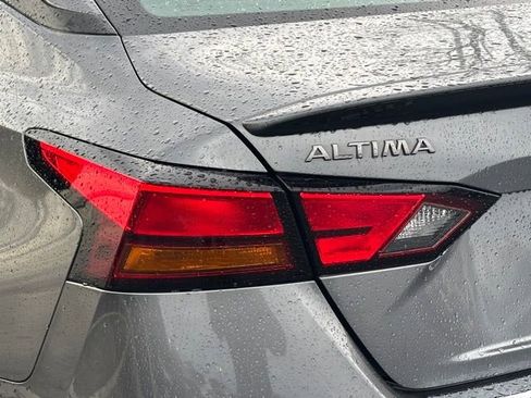 Certified 2023 Nissan Altima 2.5 SV FWD image 12