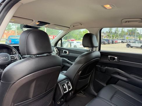 Used 2022 Kia Sorento S FWD image 24