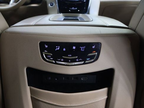 Used 2019 Cadillac Escalade Platinum AWD/4WD image 25