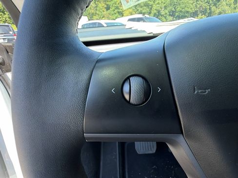 Used 2023 Tesla Model Y Long Range AWD/4WD image 28