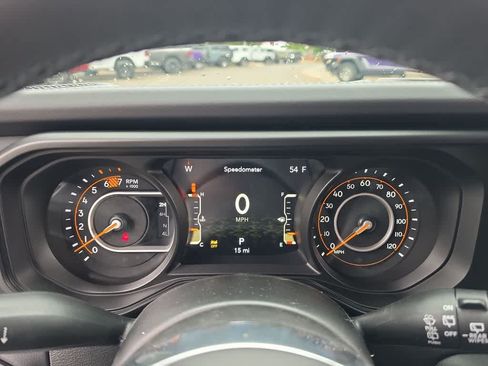 New 2026 Jeep Wrangler Unlimited Sahara AWD/4WD image 15