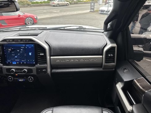 Used 2022 Ford F250 Lariat w/ Lariat Ultimate Package AWD/4WD image 28