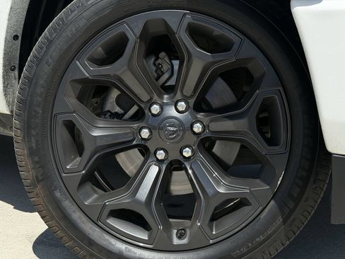 Used 2022 RAM 1500 Limited AWD/4WD image 9