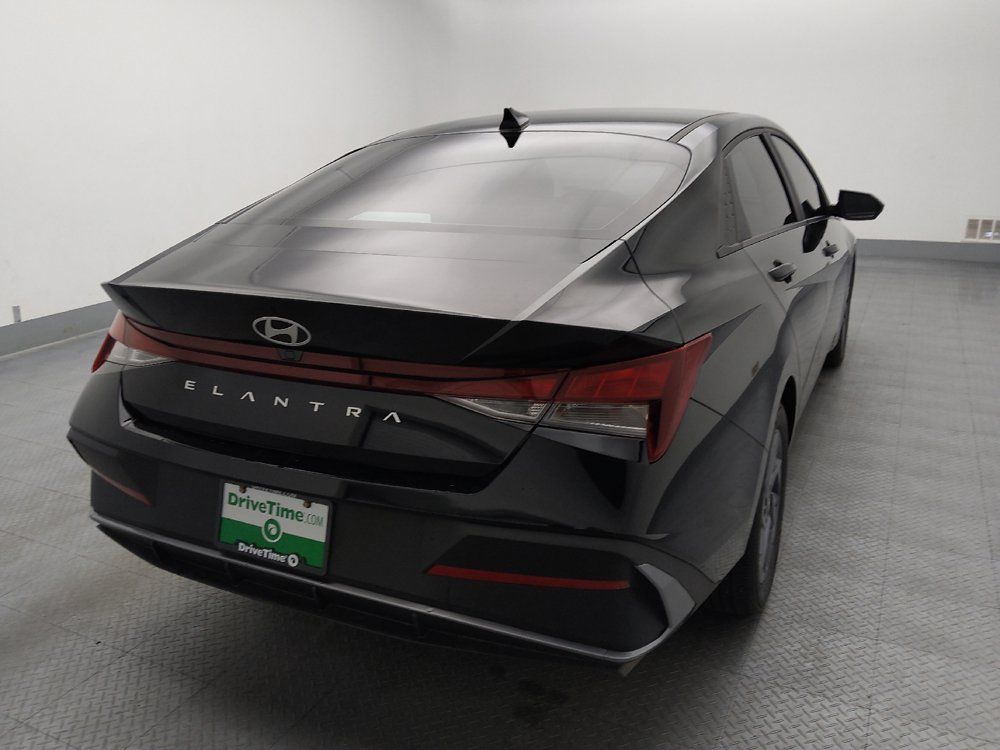 Used 2024 Hyundai Elantra SEL FWD image 7