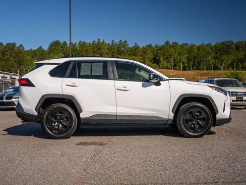 Used 2020 Toyota RAV4 LE FWD image 8