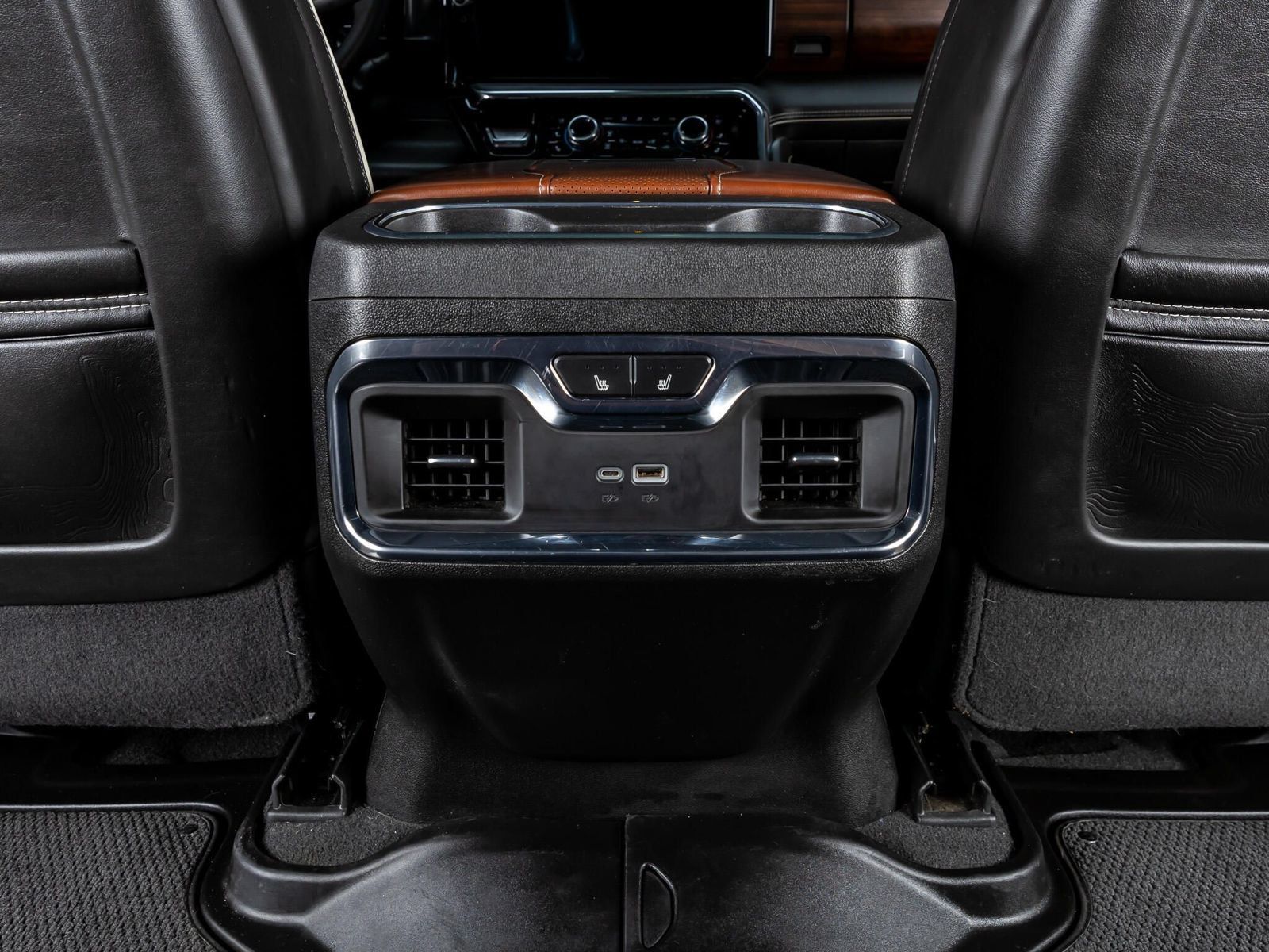 Used 2024 GMC Sierra 3500 Denali Ultimate AWD/4WD image 30