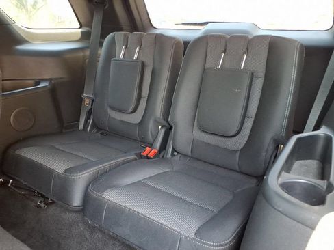 Used 2017 Ford Explorer XLT w/ Equipment Group 201A FWD image 13