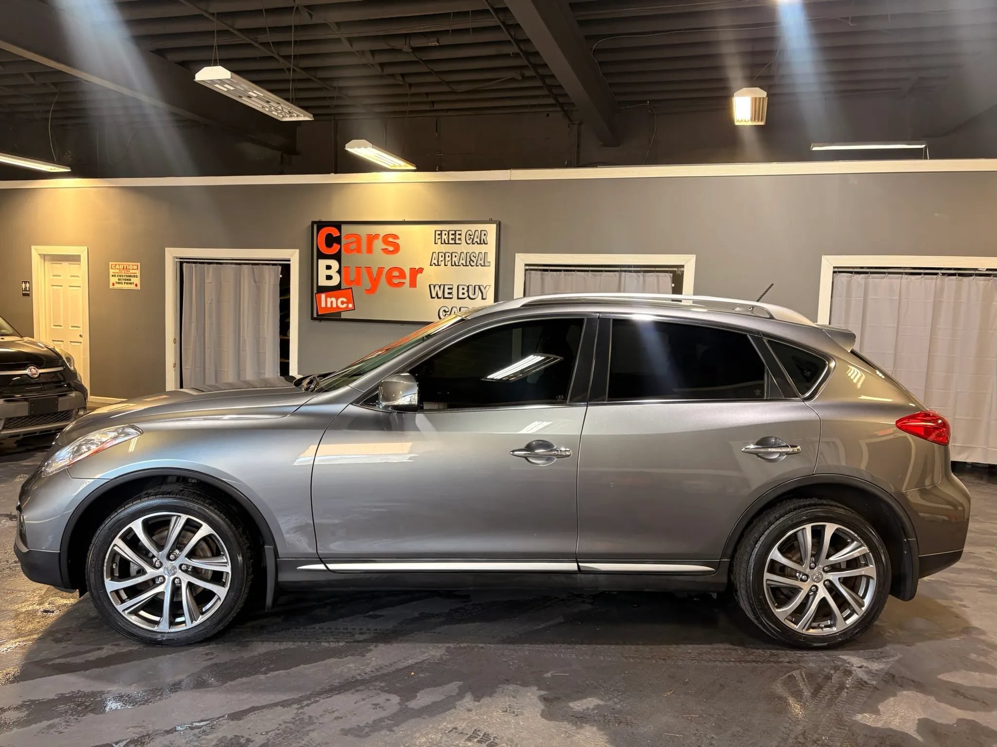 Used 2016 INFINITI QX50 AWD w/ Deluxe Touring Package image 3
