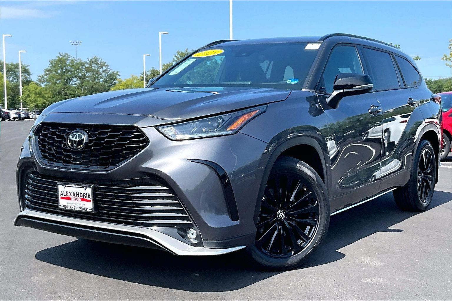 Used 2023 Toyota Highlander XSE AWD/4WD image 1