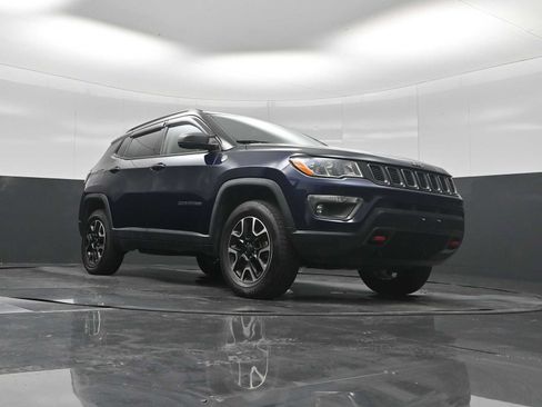 Used 2019 Jeep Compass Trailhawk w/ Popular Equipment Group AWD/4WD image 30