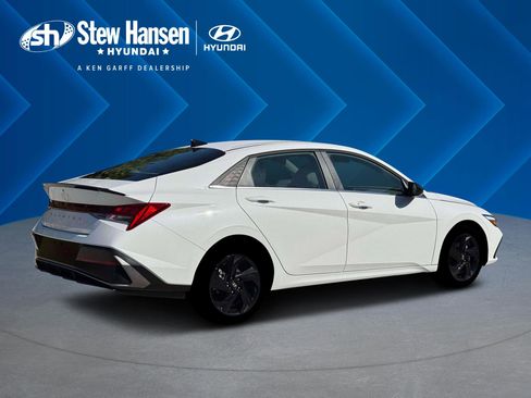 New 2026 Hyundai Elantra SEL Sport FWD image 9