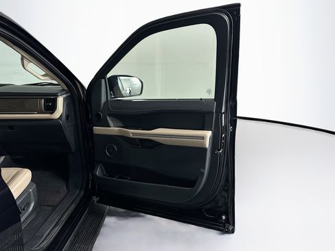 Used 2024 Ford Expedition Max Limited image 35