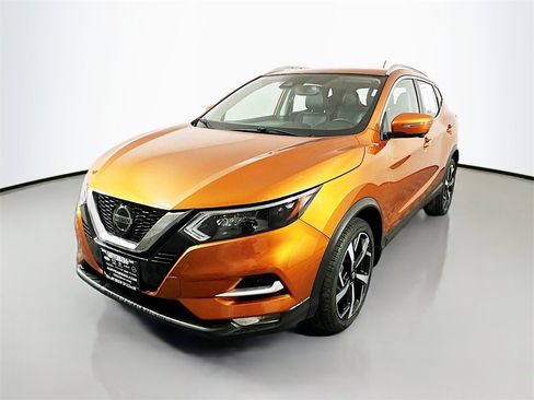 Used 2022 Nissan Rogue Sport SL w/ Premium Package image 3