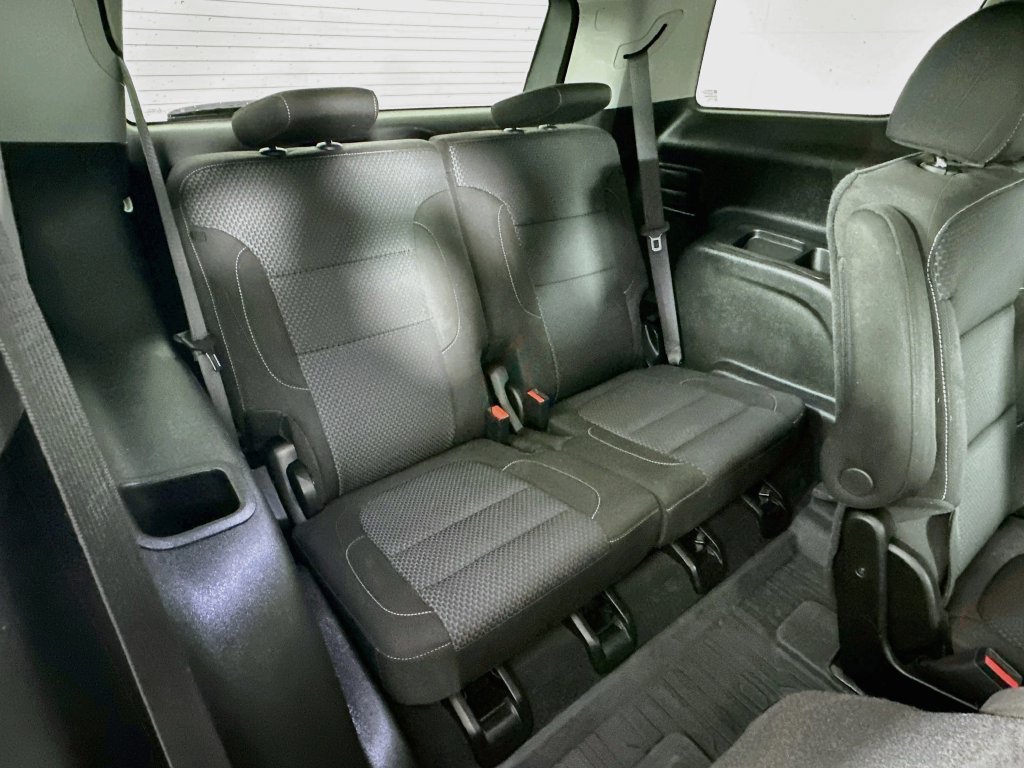 Used 2023 GMC Acadia SLE w/ Driver Convenience Package FWD image 34