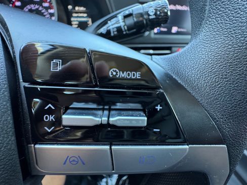 Certified 2022 Hyundai Elantra SEL image 16