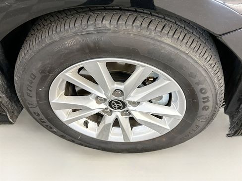 Used 2025 Toyota Camry LE image 11