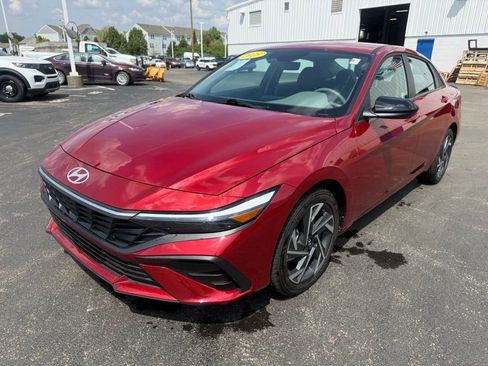Used 2025 Hyundai Elantra Sport FWD image 7