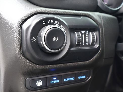 Used 2022 Jeep Wrangler Unlimited Sahara image 20