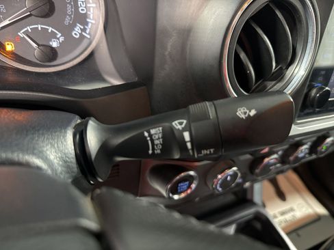 Used 2019 Toyota Tacoma TRD Sport AWD/4WD image 33