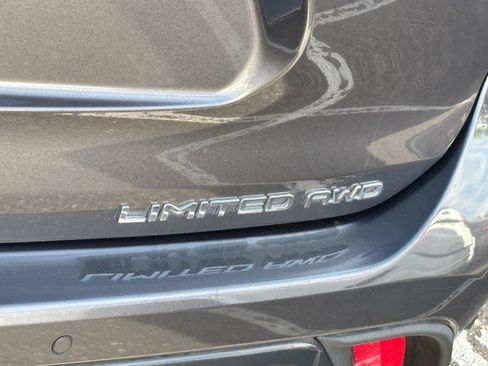 Used 2021 Toyota Highlander Limited image 12