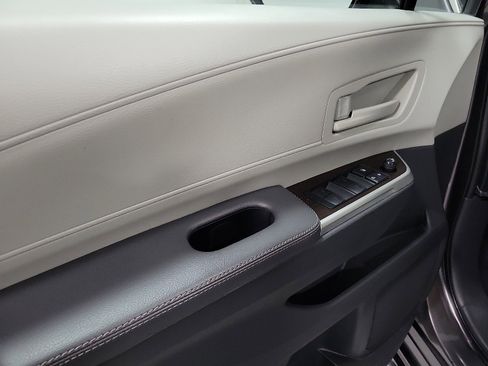 Certified 2021 Toyota Sienna LE image 10