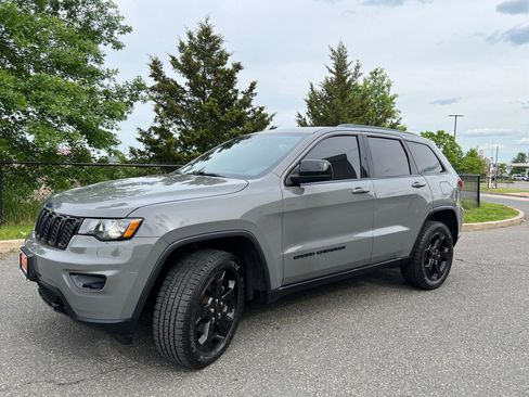 Used 2019 Jeep Grand Cherokee Laredo AWD/4WD image 7