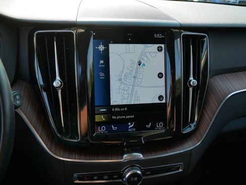 Used 2021 Volvo XC60 T5 Momentum w/ Premium Package AWD/4WD image 19